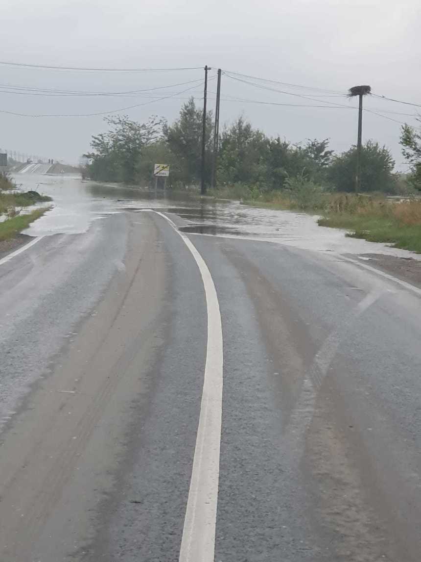 Centrul Infotrafic - Galaţi - Trei tronsoane de drumuri naţionale şi 9 tronsoane de drumuri judeţene, închise din cauza inundaţiilor / În judeţul Vaslui este afectat doar un drum naţional, în apropierea limitei cu judeţul Galaţi