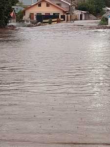 Meteorologii anunţă noi precipitaţii în judeţul Galaţi / A fost emis cod galben / Cod portocaliu de inundaţii / Zonele vizate / Recomandările autorităţilor