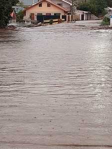 Meteorologii anunţă noi precipitaţii în judeţul Galaţi / A fost emis cod galben / Cod portocaliu de inundaţii / Zonele vizate / Recomandările autorităţilor