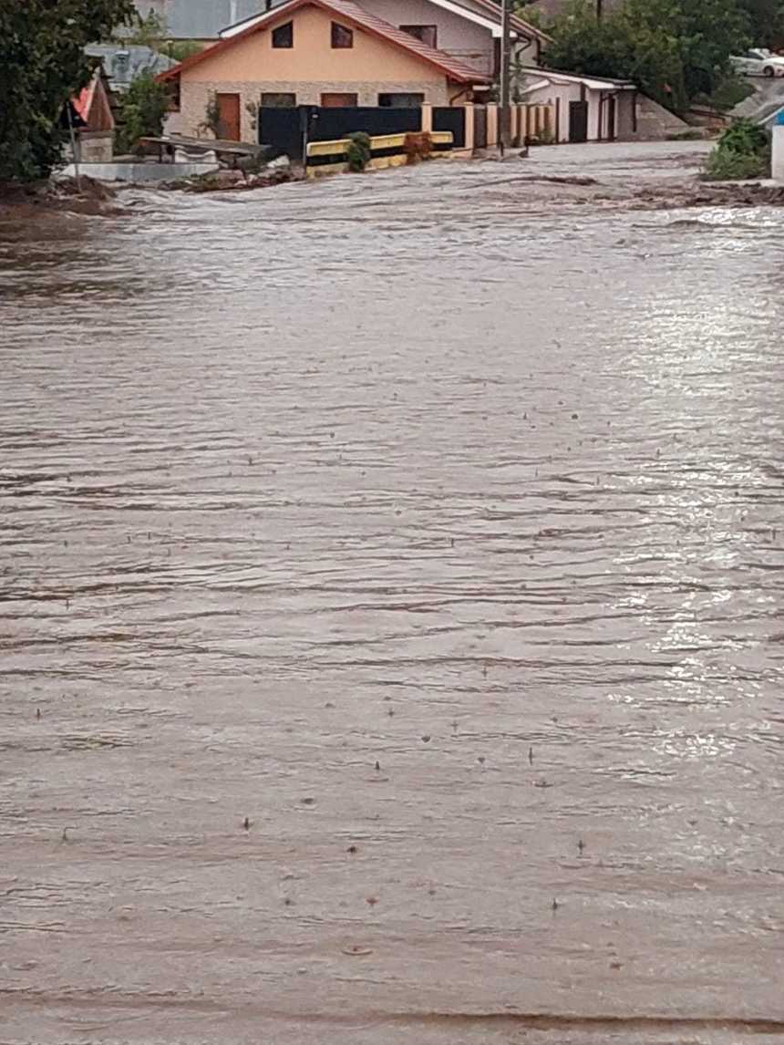 Meteorologii anunţă noi precipitaţii în judeţul Galaţi / A fost emis cod galben / Cod portocaliu de inundaţii / Zonele vizate / Recomandările autorităţilor