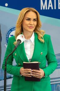 Gabriela Firea intervine în scandalul autorizării lucrărilor de consolidare a Planşeului Unirii: Dă-i, Doamne, primarului general mintea cea de pe urmă, în folosul bucureştenilor şi al românilor care trec prin Capitală!