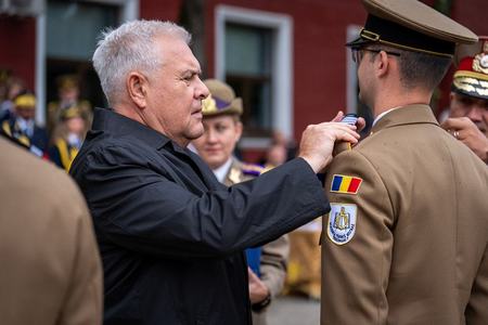 Ministrul apărării naţionale, Angel Tîlvăr, la deschiderea anului universitar: Armata României are nevoie nu doar de investiţii în înzestrarea cu tehnologie de ultimă generaţie, ci şi de generaţii de tineri militari cât mai bine pregătiţi