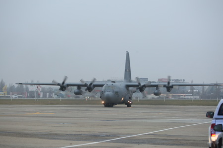 MApN -  O aeronavă de transport de tip C-130 Hercules, din dotarea Forţelor Aeriene, transportă în Liban zece tone de produse alimentare din rezervele de stat. La întoarcere, va repatria români care au solicitat asistenţă MAE