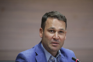 Primarul Sectorului 3, despre scandalul legat de planşeul Unirii: Ne facem de râs. O să râdă oamenii de noi. E în mijlocul oraşului. Ajunge să se surpe. Nu e în stare să îl facă şi nici pe alţii nu lasă să îl facă