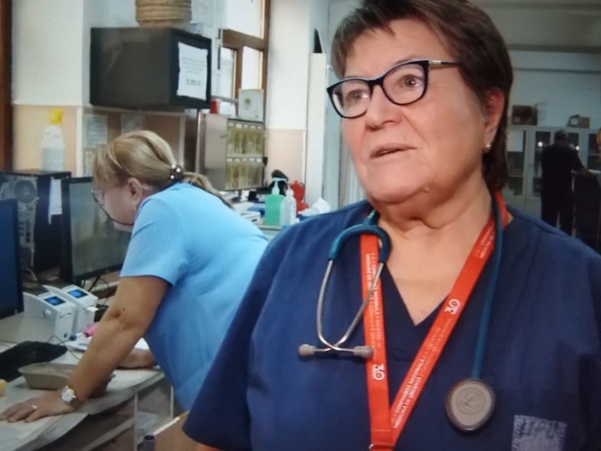 Emilia Mazilescu, urgentist la 71 de ani: Aşteptăm echipa tânără, mulţi au abandonat pentru că e o activitate cu oboseală fizică, stres extrem. În gardă, nopţile sunt cele mai grele. Spitalul din Giurgiu, la o oră de Capitală, are mare nevoie de medici

