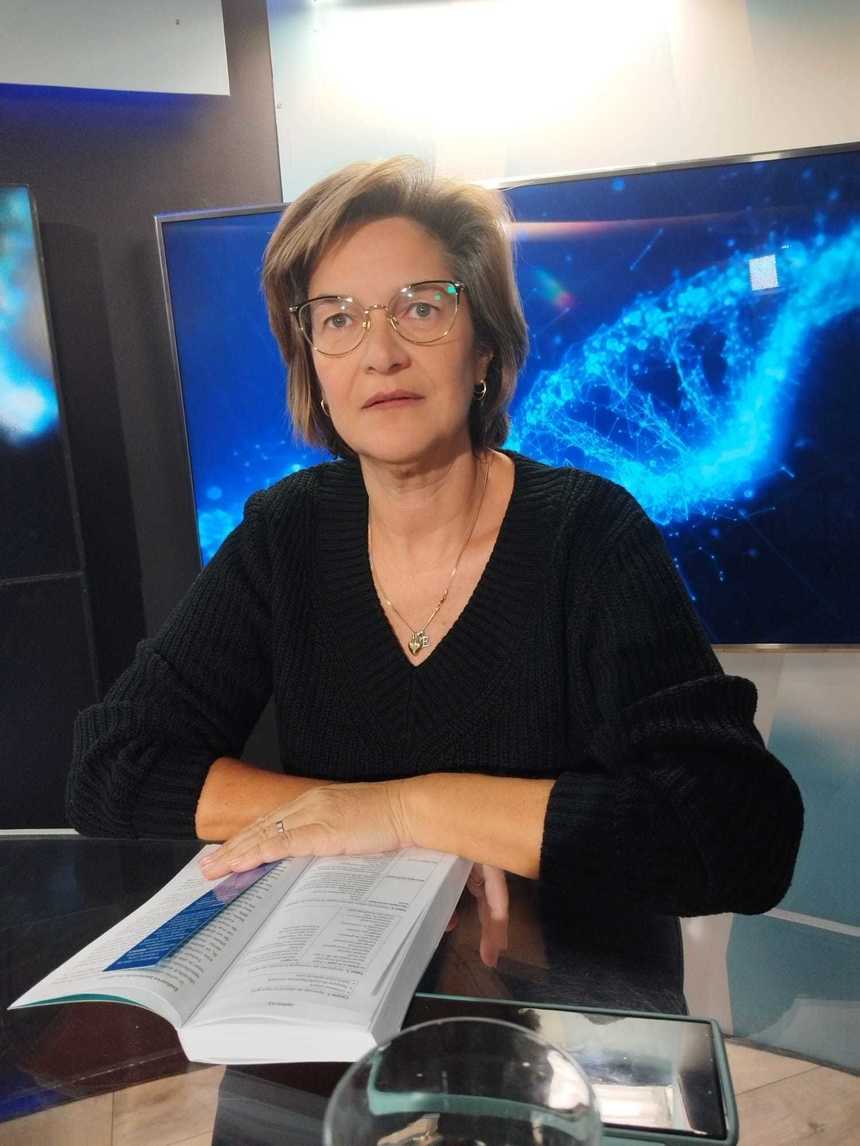 Evelyn Cristescu: Cartea zice că, dacă nu putem să avem un diagnostic cert de infecţie bacteriană, administrăm antibiotic la mai mult de 5 zile de febră care nu răspunde la tratament antitermic corect condus