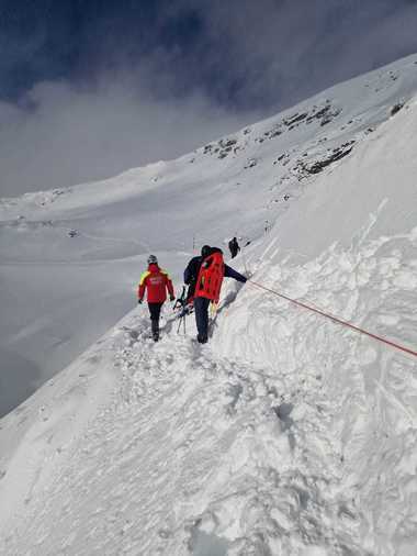 Dispeceratul Naţional Salvamont: Număr îngrijorător de mare de evenimente montane -  88 de apeluri prin care se solicita intervenţia de urgenţă, aproape 100 de persoane salvate/  O persoană decedată, predată Serviciului IML