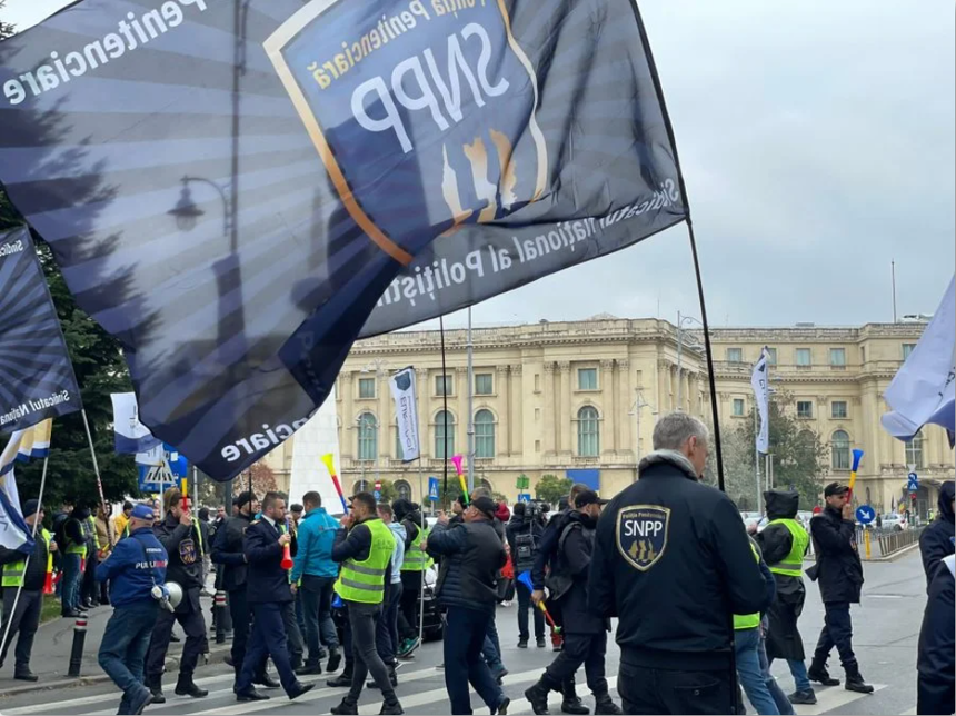 Sindicatele din penitenciare anunţă protest, luni, în faţa sediului Guvernului, angajaţii din sistem fiind nemulţumiţi de „tăierile salariale”
