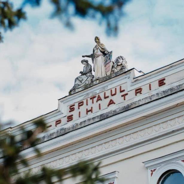 Infirmier la Spitalul de Psihiatrie Sibiu, condamnat la 18 ani de închisoare pentru violarea a patru paciente. Spital: Infirmierul nu mai lucrează la spital / Conducerea a colaborat cu anchetatorii / Secţiile, modificate pentru a nu se repeta acest caz
