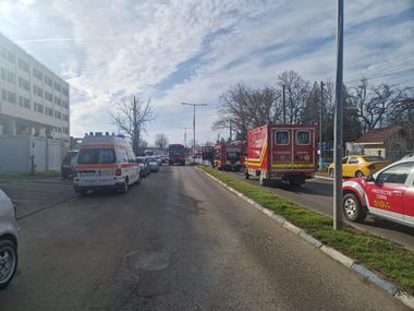 UPDATE - Incendiu într-o cameră administrativă a Spitalului Municipal Călăraşi/ A fost activat Planul Roşu de Intervenţie/ Incendiul a fost stins, iar pompierii intervin pentru evacuarea fumului - FOTO