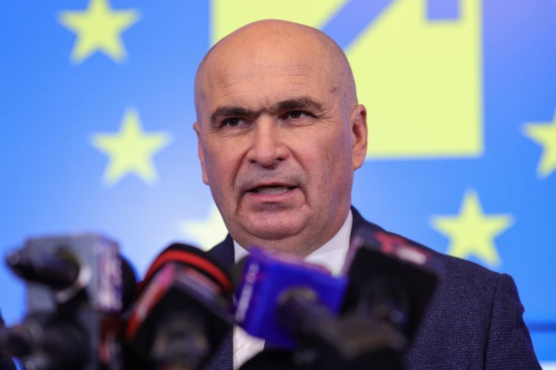 Ilie Bolojan: Reducem cheltuielile de funcţionare prin reducerea flotei de maşini şi a cotelor de combustibil cu 20%/ Vom introduce sistemul electronic de acces în Parlament pentru angajaţi, pentru că nu exista un control al prezenţei la locul de muncă