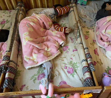 EXCLUSIV -  Alimente ţinute în condiţii necorespunzătoare, meniuri care nu respectau necesarul de calorii, nereguli găsite de AJPIS Mureş la centrele pentru copii cu dizabilităţi. Ce măsuri au fost luate /  CJ: Sănătatea copiilor nu a fost în pericol