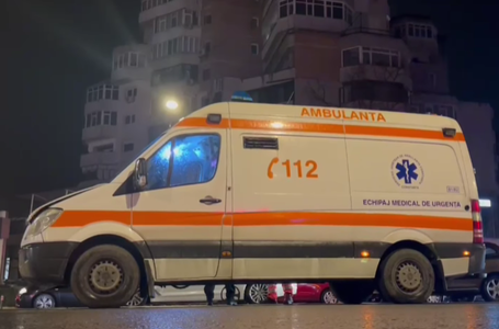 Constanţa: O ambulanţă aflată în misiune a accidentat un pieton care traversa neregulamentar / Autospeciala transporta la spital un pacient în stare gravă 