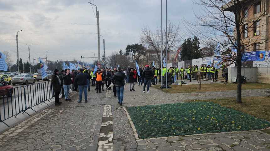 Iaşi: 300 de sindicalişti din Poliţie, penitenciare şi Poliţia de Frontieră au protestat împotriva Ordonanţei Trenuleţ – VIDEO