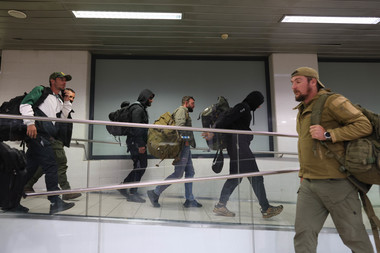 UPDATE - MAI, precizări privind procedurile la repatrierea românilor din Congo: Persoanele, debarcate într-un loc special destinat al Aeroportului Otopeni şi supuse unui control medical şi epidemiologic, date fiind infecţiile şi bolile specifice zonei - FOTO