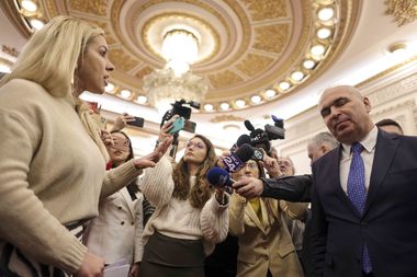 Sindicatele din Senat: Adevărata miză a reorganizării dorite de către Preşedintele Senatului nu este numărul angajaţilor, ci eliminarea unora şi păstrarea altora