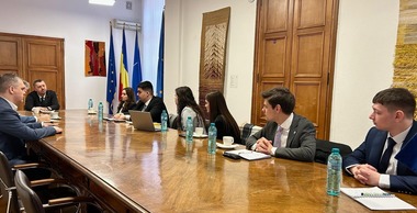 Ministrul Educaţiei, discuţii cu reprezentanţii Consiliului Naţional al Elevilor privind propunerile de planuri-cadru pentru liceu/ Susţinerea descentralizării, reducerea încărcării curriculare şi includerea unor materii relevante pentru viaţă