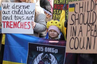 Trei ani de război în Ucraina – Eveniment comemorativ organizat de ucraineni la Bucureşti / Au pichetat Ambasada Rusiei şi au cerut pace - FOTO

