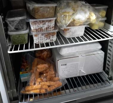 ANSVSA, despre toxiinfecţia alimentară din Harghita: Şi angajaţii restaurantului se simt rău/ Inspectorii au prelevat probe de ouă, maioneză şi peşte şi au extins controalele la trei unităţi furnizoare de materie primă