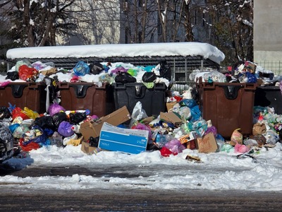 Prefectura Prahova refuză să declare starea de alertă care ar rezolva criza deşeurilor din Ploieşti. Declararea stării de alertă nu trebuie în niciun caz să favorizeze operatori care nu deţin autorizaţiile prevăzute de lege, motivează prefectul