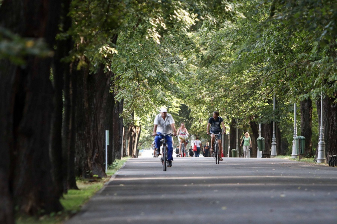 Vreme deosebit de caldă în Capitală, pentru această perioadă, cu temperaturi de până la 28 de grade în cursul zilei de sâmbătă