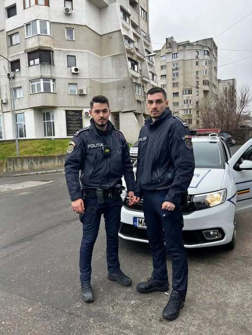 Constanţa: Doi poliţişti au salvat un bărbat care intenţiona să se sinucidă, în Portul Tomis

