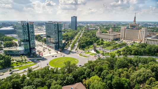 Primăria Capitalei, amendată cu 100.000 de lei de comisarii Gărzii Naţionale de Mediu din cauză că nu are încă elaborat Registrul Spaţiilor Verzi, nici Planul integrat de calitate a aerului