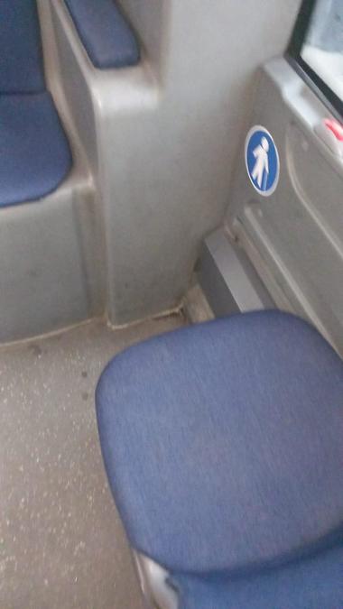 ANPC a oprit 23 de tramvaie din Bucureşti să iasă pe traseu din cauza mai multor nereguli / Printre acestea: tapiţerie de scaune ruptă, parbrize sparte, vehicule neigienizate / Problemele legate de curăţenie şi la compania de transport din Constanţa 
