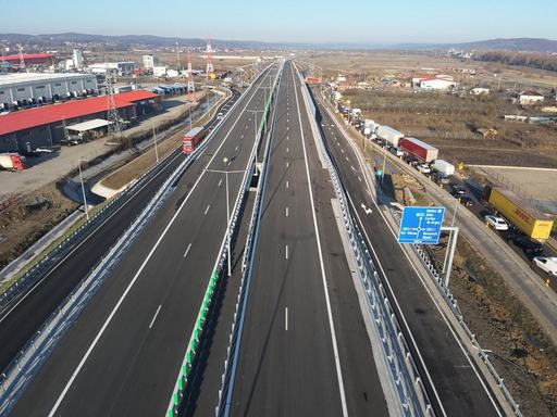Ministrul Transporturilor anunţă că anul acesta urmează a fi daţi în circulaţie 250 de kilometri de autostradă şi drum expres