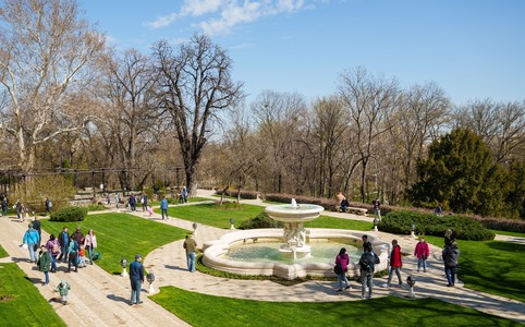 Administraţia Prezidenţială: Peste 13.000 de persoane au vizitat grădinile, curţile şi sălile oficiale ale Palatului Cotroceni, vineri şi sâmbătă