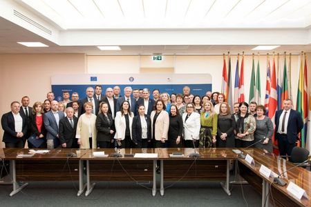 Ministerul Investiţiilor şi Proiectelor Europene: 41 spitale din ţară, pregătite pentru investiţii mai sigure. Ministrul Marcel Boloş a semnat contracte de 30 milioane euro pentru dezvoltarea infrastructurii de microbiologie
