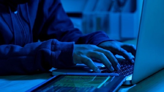 Autorităţile avertizează că s-au intensificat tentativele de fraudă de tip spoofing, în care atacatorii folosesc date care imită instituţii publice, precum DIICOT, ANAF, Poliţia Română sau BNR/ Cum se pot proteja cetăţenii