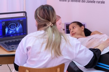 INFOMama, singura aplicaţie de monitorizare şi informare a gravidelor şi mamelor, lansată de organizaţia Salvaţi Copiii România. Un sfert dintre naşterile provenite de la minore şi adolescente nu au beneficiat de îngrijire prenatală
