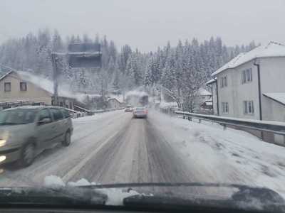 Centrul Infotrafic: Ninge în judeţele Braşov, Covasna, Harghita, Neamţ, Prahova, Suceava şi Vaslui, însă fără depuneri pe partea carosabilă şi fără a fi impuse restricţii de trafic