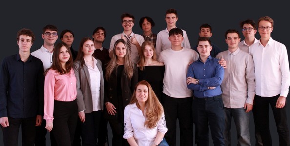 Elevi de la Colegiul Naţional ”IL Caragiale” din Bucureşti, premiaţi la două concursuri internaţionale: Ajutaţi-ne să vă facem mândri de noi/ Un proiect a constat în dezvoltarea unei nave spaţiale care are ca obiectiv explorarea agriculturii în spaţiu 
