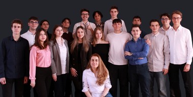 Elevi de la Colegiul Naţional ”IL Caragiale” din Bucureşti, premiaţi la două concursuri internaţionale: Ajutaţi-ne să vă facem mândri de noi/ Un proiect a constat în dezvoltarea unei nave spaţiale care are ca obiectiv explorarea agriculturii în spaţiu 
