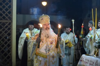 Arhiepiscopul Tomisului, după ce a adus Sfânta Lumină de pe mare: Să ne bucurăm şi anul acesta de această sărbătoare a luminii celei neapuse prin care Dumnezeu ne poartă de grijă