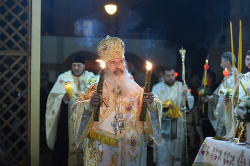 Arhiepiscopul Tomisului, după ce a adus Sfânta Lumină de pe mare: Să ne bucurăm şi anul acesta de această sărbătoare a luminii celei neapuse prin care Dumnezeu ne poartă de grijă