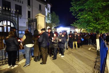 Arhiepiscopul Buzăului, în mesajul de la slujba de Înviere: Nicicând n-am fost puşi în situaţia de a urmări, vrând-nevrând, confruntarea mediatică a atâtor minţi omeneşti mânate de dorinţa exacerbată de a obţine puterea de conducere FOTO VIDEO