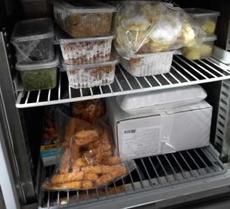 ANSVSA, controale la peste 2.700 de unităţi din industria alimentară, înaintea minivacanţei de 1 Mai/ Inspectorii au dat amenzi în valoare de aproape trei milioane de lei şi au suspendat sau interzis activitatea a 16 unităţi/ Ce nereguli au găsit