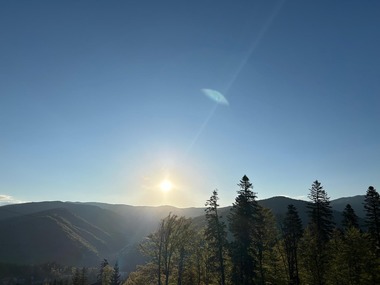 Mii de turişti petrec minivacanţa de 1 Mai pe Valea Prahovei. Cele mai căutate sunt hotelurile cu piscină încălzită şi SPA