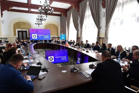 Conducerea Autorităţii Electorale Permanente s-a întâlnit cu observatorii internaţionali acreditaţi în vederea observării alegerilor prezidenţiale: AEP a reiterat angajamentul ferm privind respectarea standardelor în materie electorală 