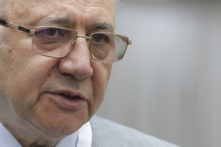 MS: Academicianul Irinel Popescu dezminte categoric informaţii apărute în spaţiul public privind presupuse efecte dramatice ale vaccinurilor anti-COVID/ Informaţiile false, într-un videoclip în care imaginile au fost prelucrate cu AI