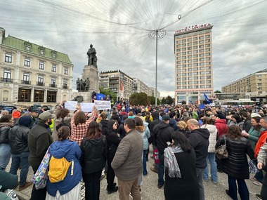 Miting pro-Europa la Iaşi - ”Fără frică, fără ură, vrem progres nu dictatură”, scandează participanţii