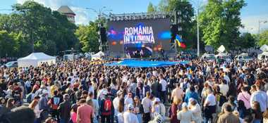 Câteva sute de oameni, la mitingul „România în lumină”, din Piaţa Victoriei/ Organizatori: „Pentru o ţară în care adevărul, cultura şi vocea fiecăruia contează”