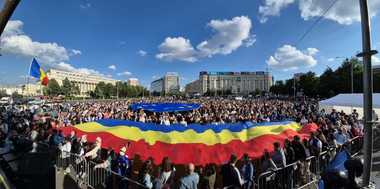 Câteva sute de oameni, la mitingul „România în lumină”, din Piaţa Victoriei/ Organizatori: „Pentru o ţară în care adevărul, cultura şi vocea fiecăruia contează”