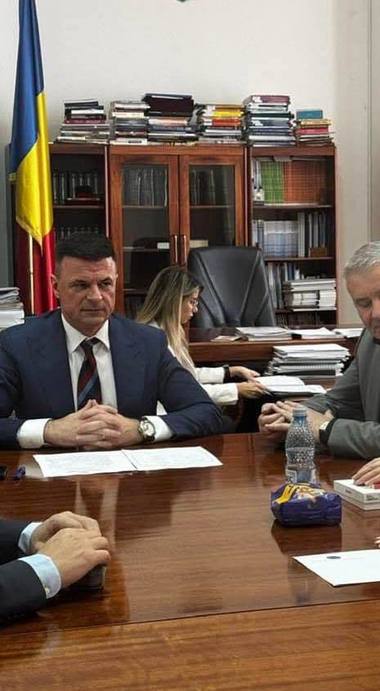 Aviz favorabil propunerii legislative care le oferă românilor din diaspora dreptul de a obţine carte de identitate românească, chiar dacă au domiciliul stabil în străinătate / Mircea Roşca: Este un gest de normalitate