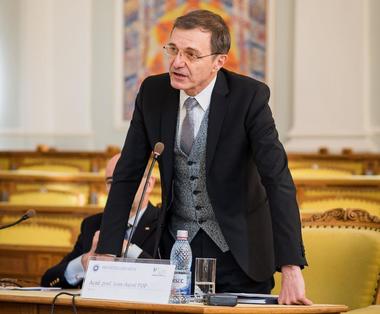 Ioan Aurel Pop: Viitorul preşedinte să fie factor de echilibru în societate. Educaţia, sănătatea şi cercetarea să fie prioritare. O naţiune poate fi distrusă cu tancurile, dar şi cu o educaţie prost făcută