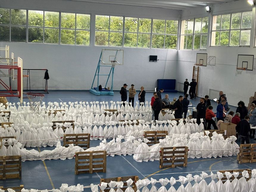 ALEGERI PREZIDENŢIALE 2025 – 42 de sesizări privind posibile incidente electorale, pe durata campaniei, 53% vizând afişajul electoral / A început transportul materialelor electorale către secţii / Birourile de Evidenţa Populaţiei, deschise