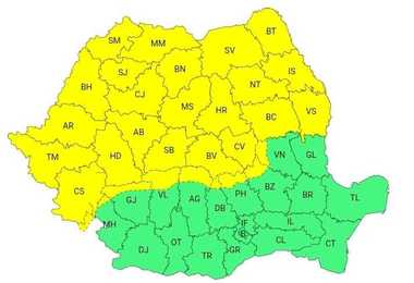 Averse, cu descărcări electrice, intensificări ale vântului şi vreme deosebit de rece, până marţi dimineaţă/ Cod galben de vânt puternic şi furtuni, în Banat, Crişana, Maramureş, Transilvania, cea mai mare parte a Moldovei şi la munte